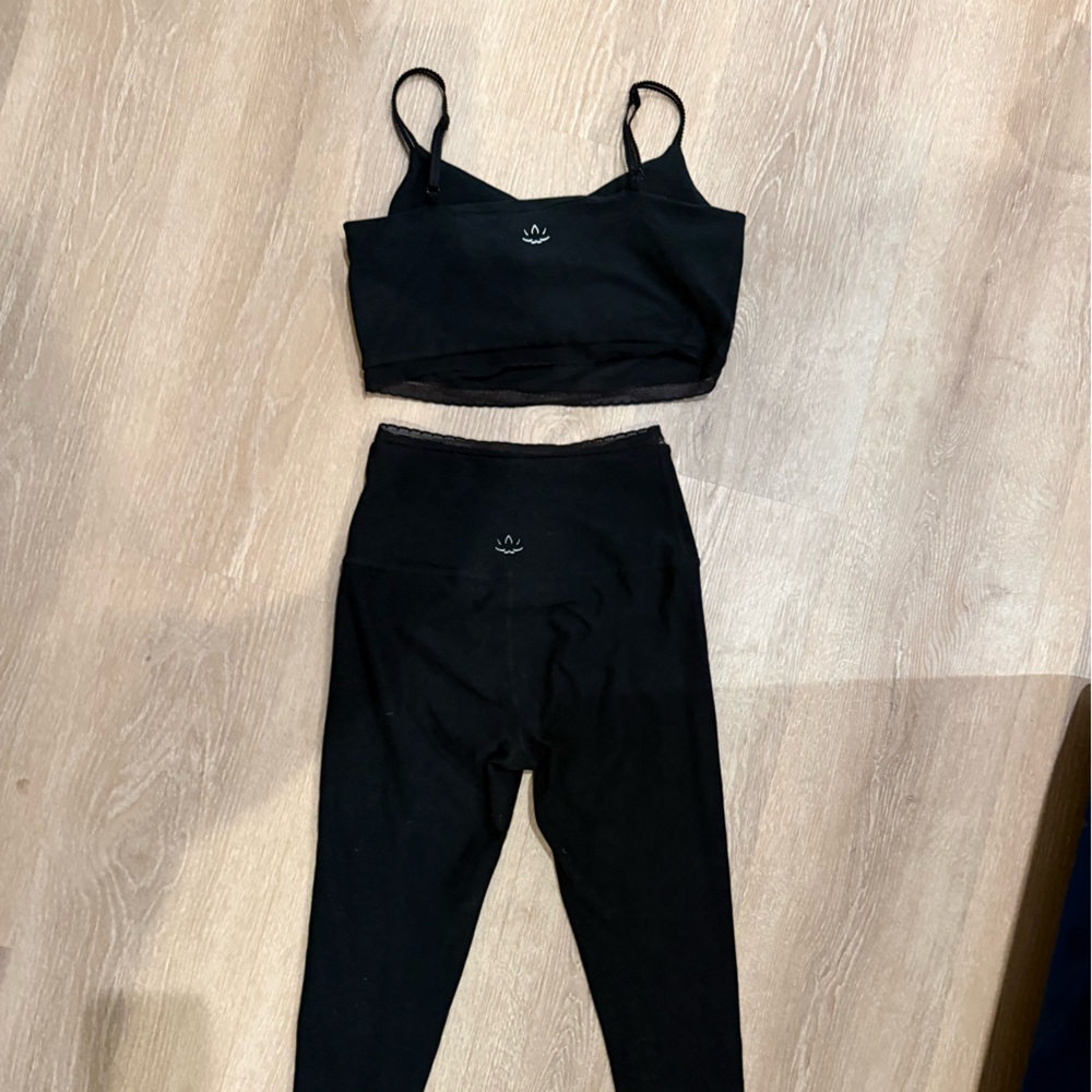 BEYOND YOGA lace SET - Picture 6 of 13